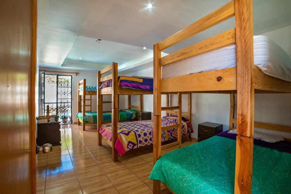 Hostal Casa Pajaritos 태스코 데 알라르콘 외부 사진